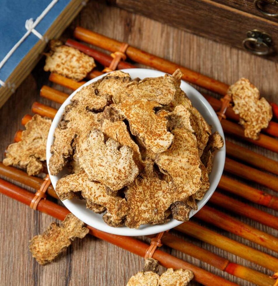 Stir-fried Atractylodes with bran Stir-fried Atractylodes with bran